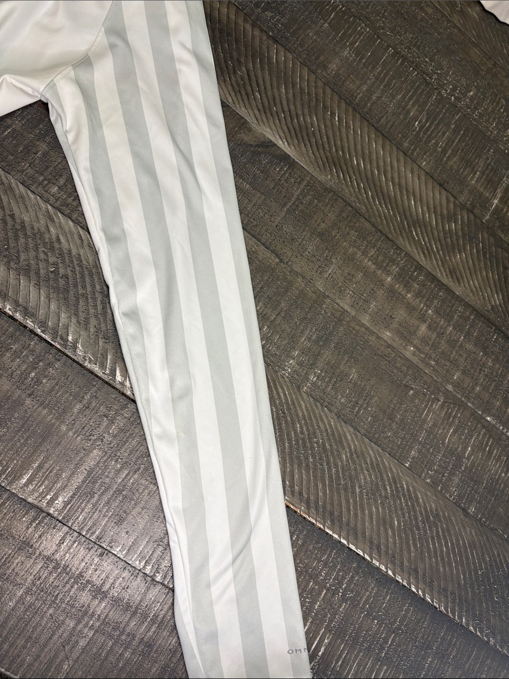 Columbia White Performance Short Crew Neck Shirt with Subtle Star Detail - Picture 4 of 5
